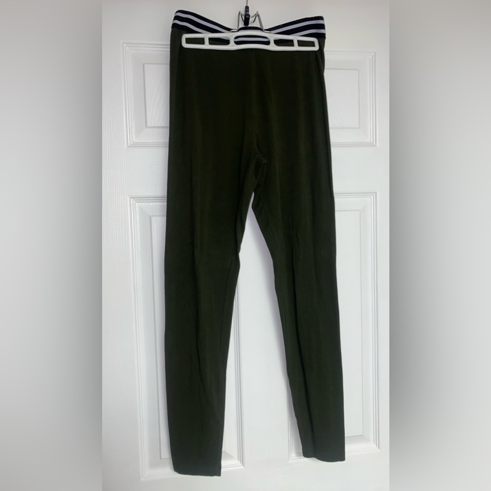 High-waisted Olive Green Leggings with a Black & White Waistband